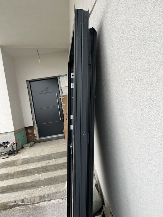 Входна врата алуминиева RAL7016