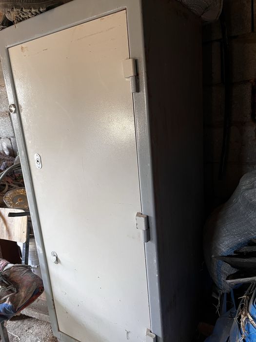 Продам сейф (б/у)