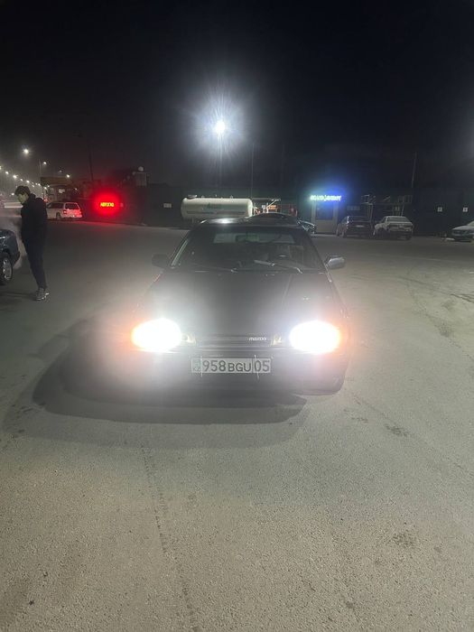 Mazda 626 на полном ходу
