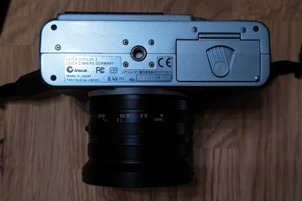 Aparat foto digital Leica Digilux 2 + accesorii originale RARITATE în stare excelentă