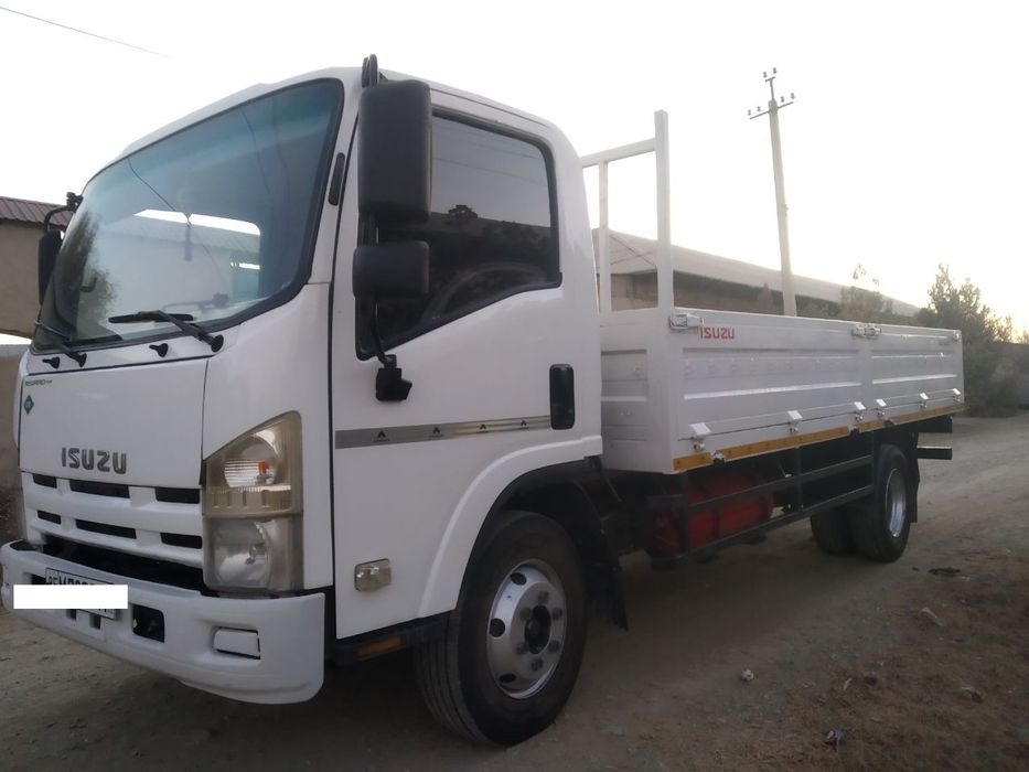 Isuzu bort yuk avtomobili