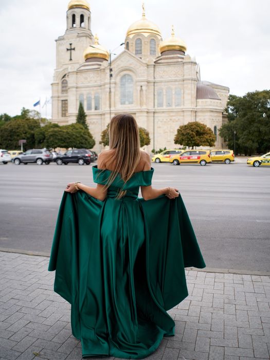 дълга зелена рокля