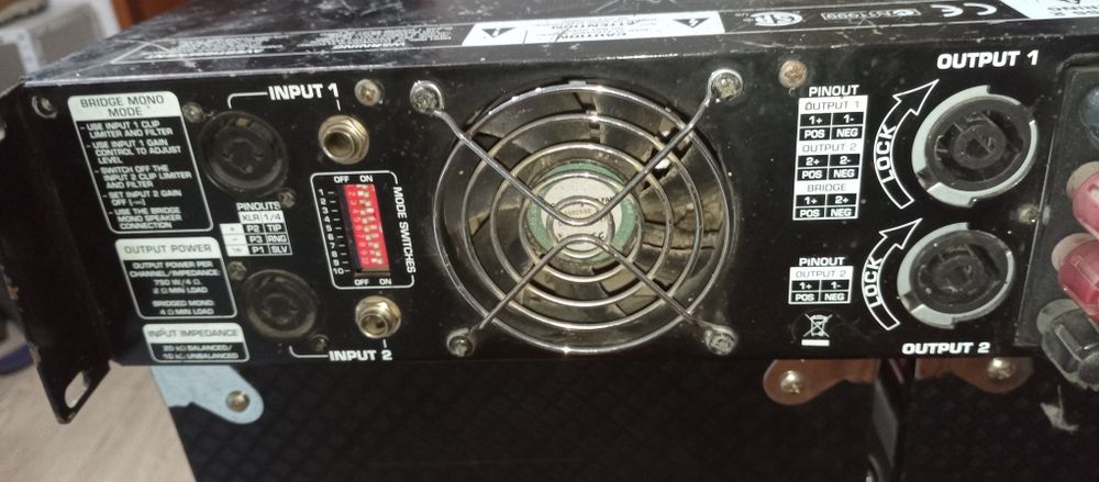 Behringer EP 2500 amplificator statie