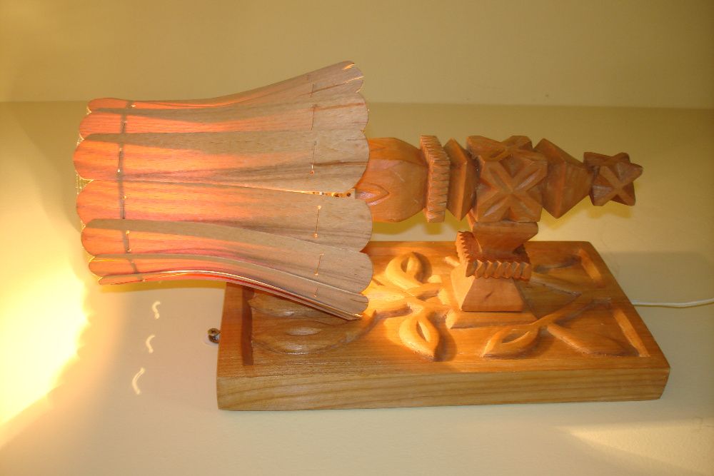 Aplica de perete din lemn de tei și veioza rustică