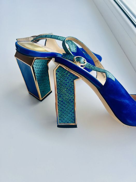 Замшевый босоножки