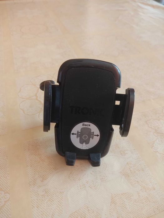 стойка за телефон за кола