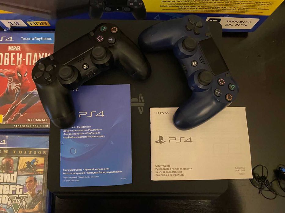 PlayStation 4 Slim 1TB 2 Джойстика 3 Игры