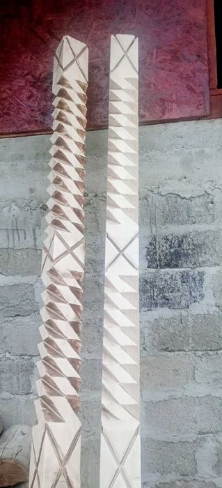 Stâlpii sculptați manual