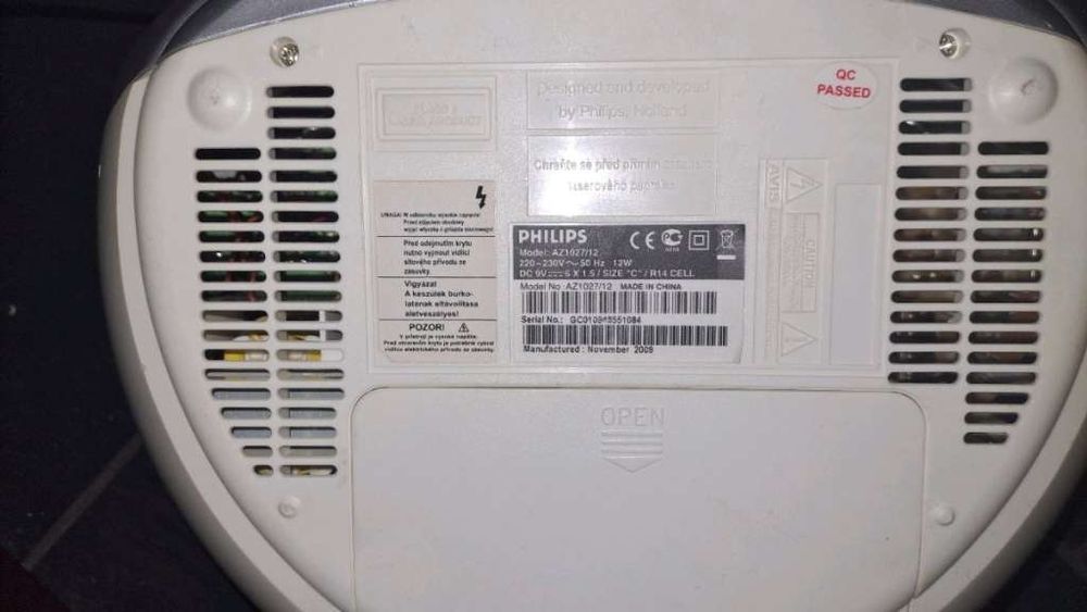 Продаю CD проигрыватель (магнитола) Philips