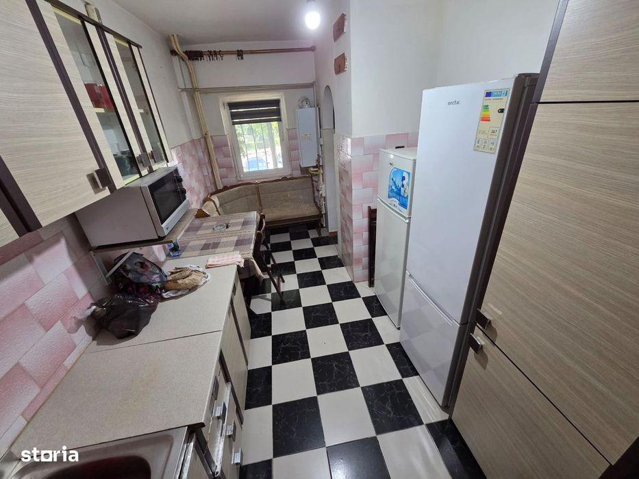 Apartament 3 camere 1990, parter inalt Str. Babadag