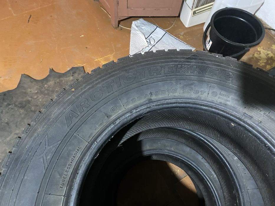 Продам шипованную резину 225/70/р16