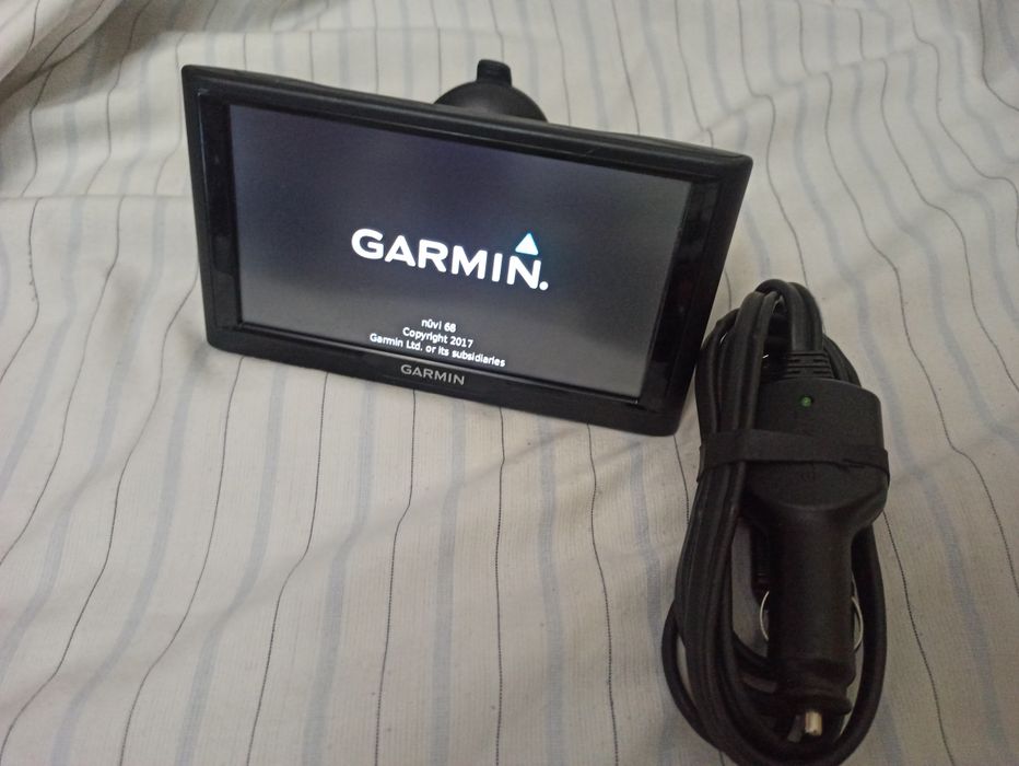 Навигация Garmin nüvi 68 за цяла Европа 6,6"инча зарядно, стойка