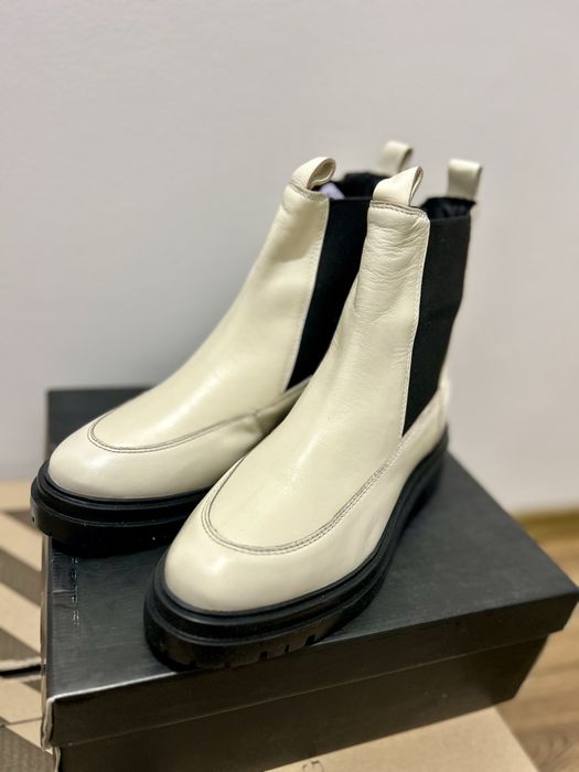 Ghete de piele, 39
