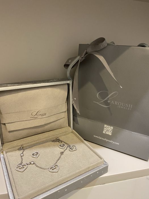 Продам серьгу с подвеской Laroush