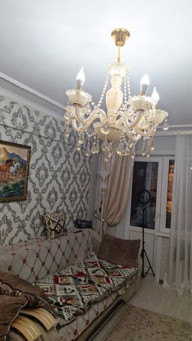 люстра и светильник