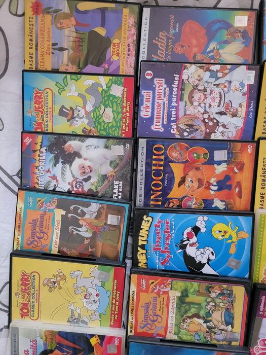 Lot  copii 42 bucati CD filme sau muzica