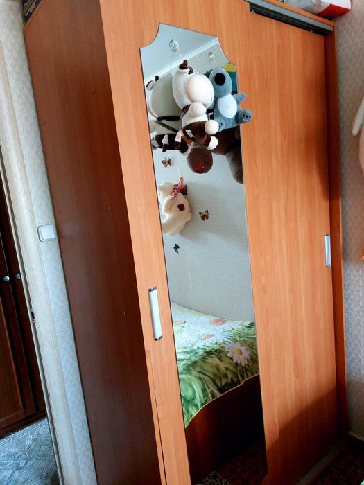 Продам шифонер с зеркалом