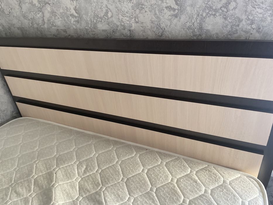 Кровать с матрасом 2х спальная