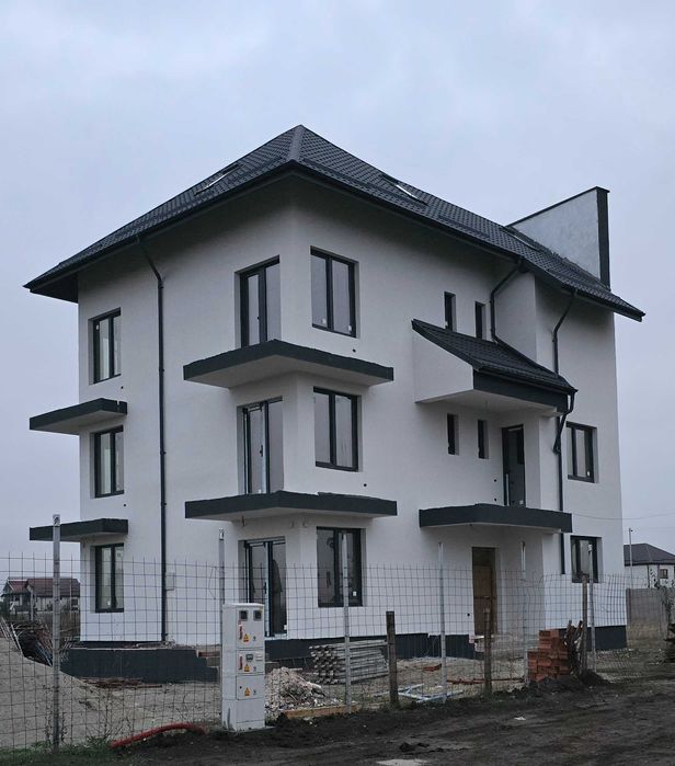 Casa Bucuresti, P+2+M, 348 mp, teren 530 mp, 299.000 e, Neg.