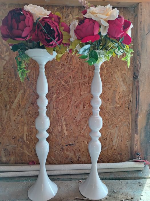 цветы на вазе гостиного стола