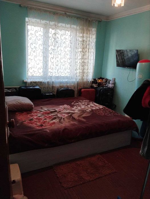 Чиланзар-1. Кирпичный дом, 3х комнатная квартира вдоль дороги. TL