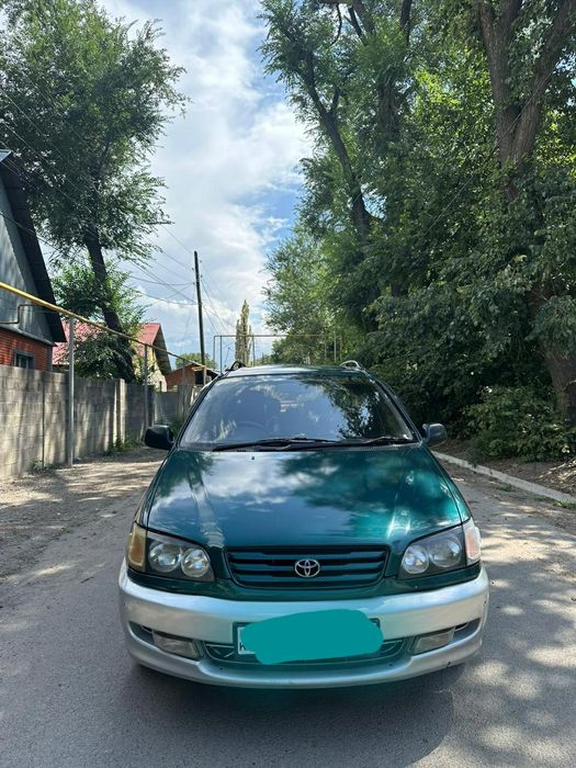 Продам автомобиль тоиота ипсум 1997 года.