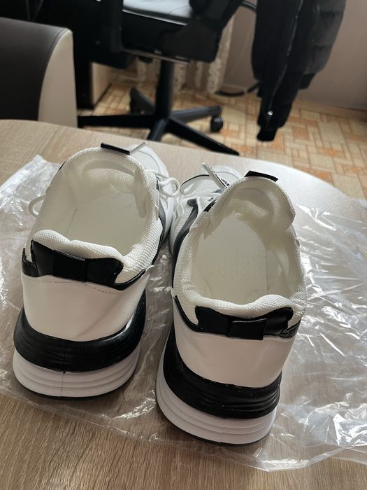 Чисто нови маратонки