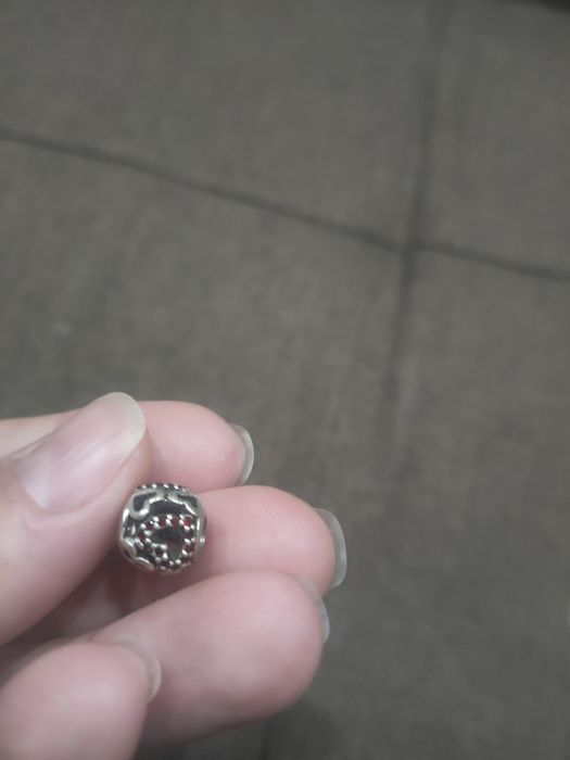 Vând charm din argint Pandora