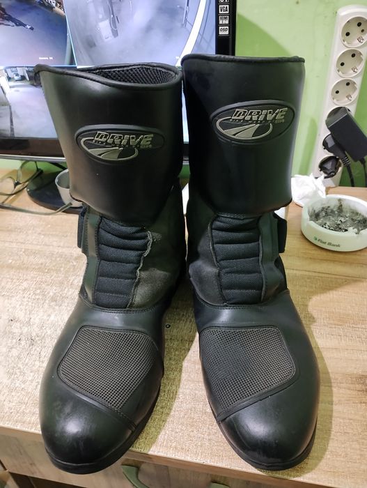 Ботуши за мотор и ръкавици