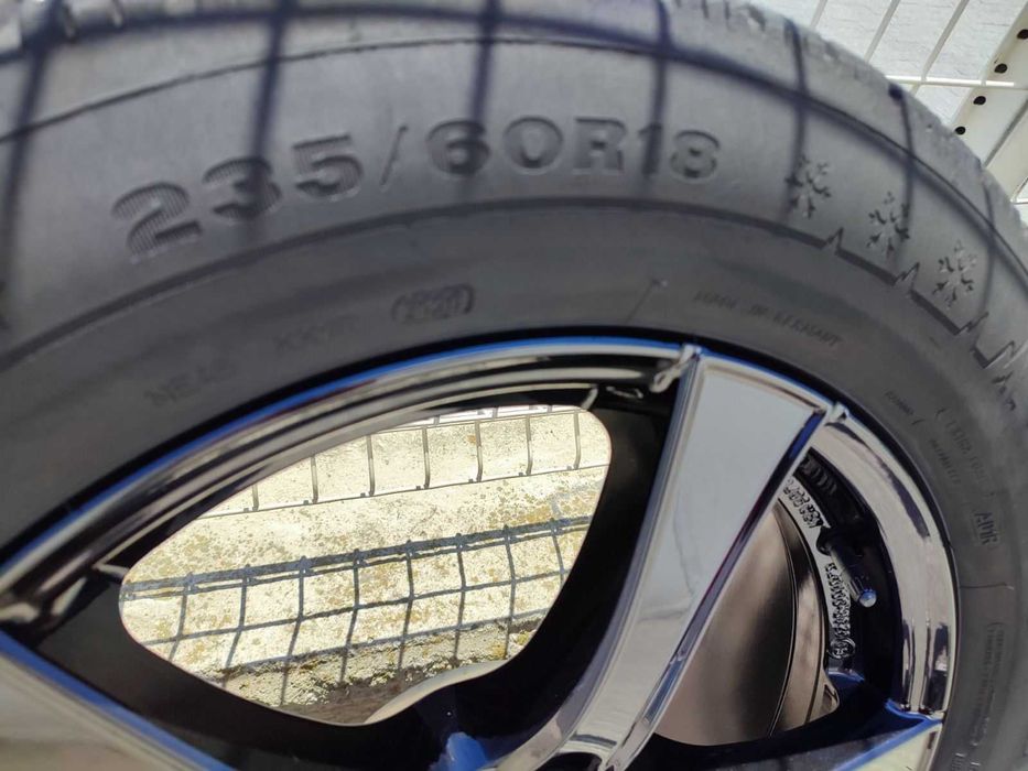 284 - 4бр. Алуминиеви джанти 18'' 5x114.3 с гуми 235/60R18 Hyundai