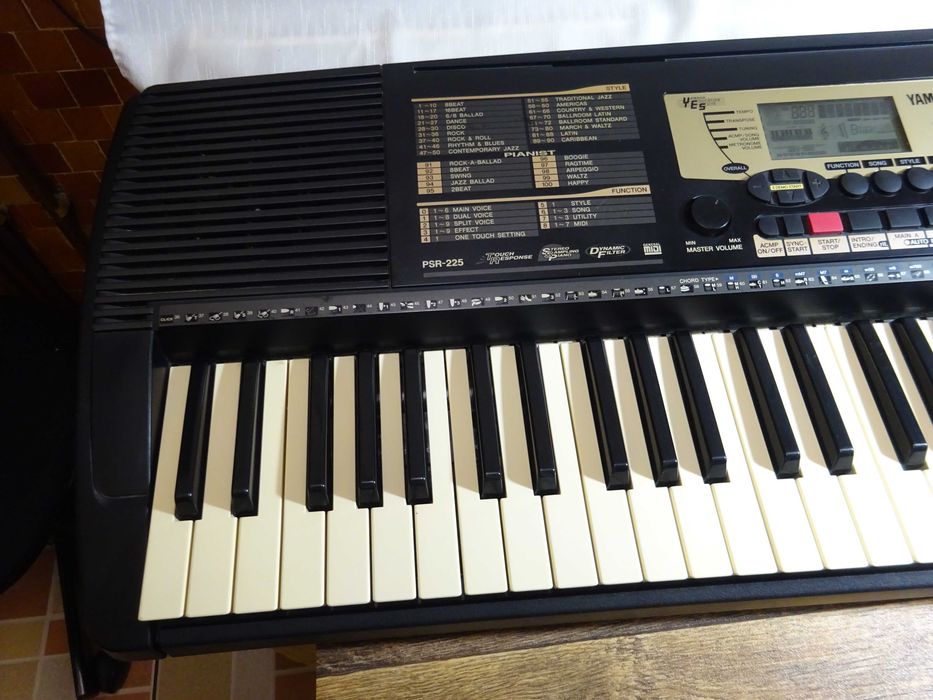 Orga/clapa electronica Yamaha PSR-225