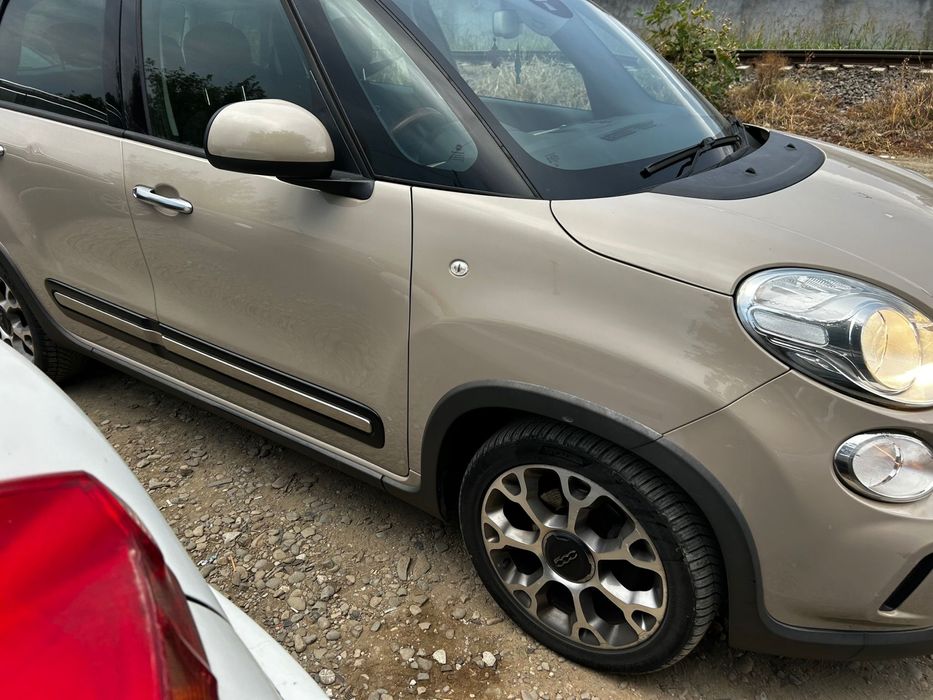Aripă dreapta față Fiat 500 L 2014