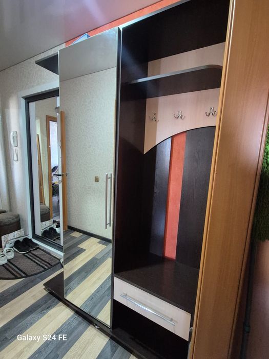 Продам шкаф в прихожую