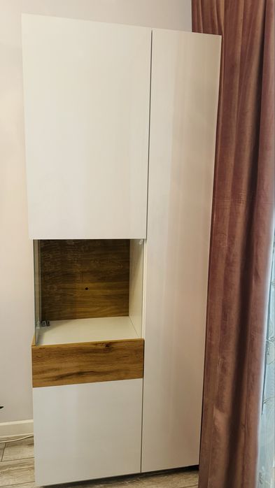 Шкаф-витрина для посуды