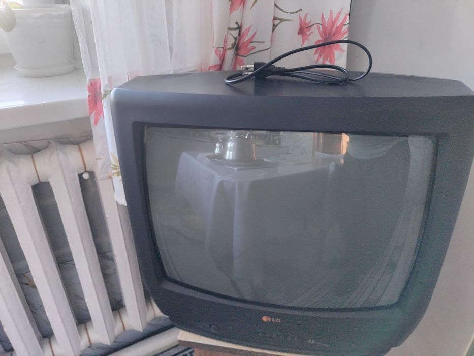 продается телевизор и приставка