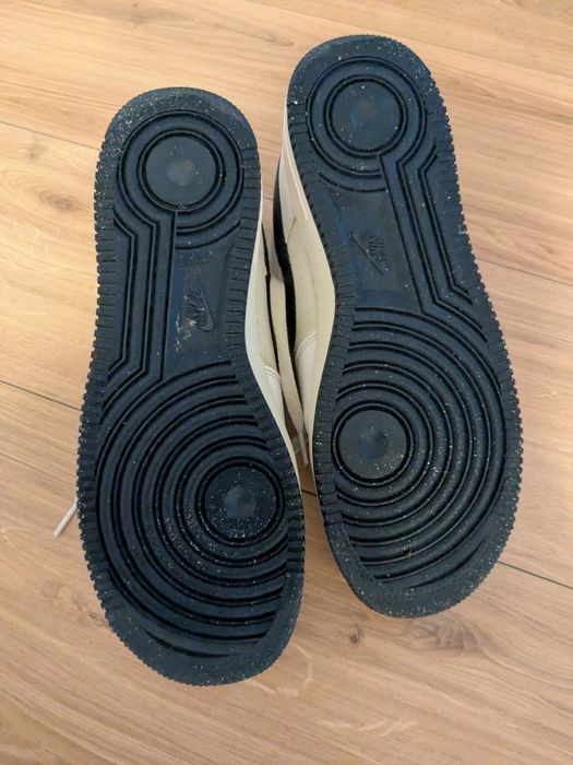 Adidași Nike Air Force 1 - originali, mărimea 42,5-27 cm


---

Titlu: