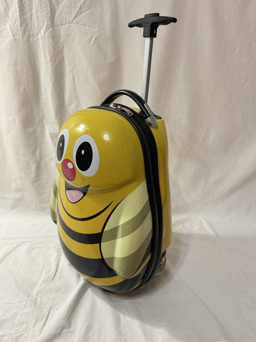 Детский чемодан на колесах