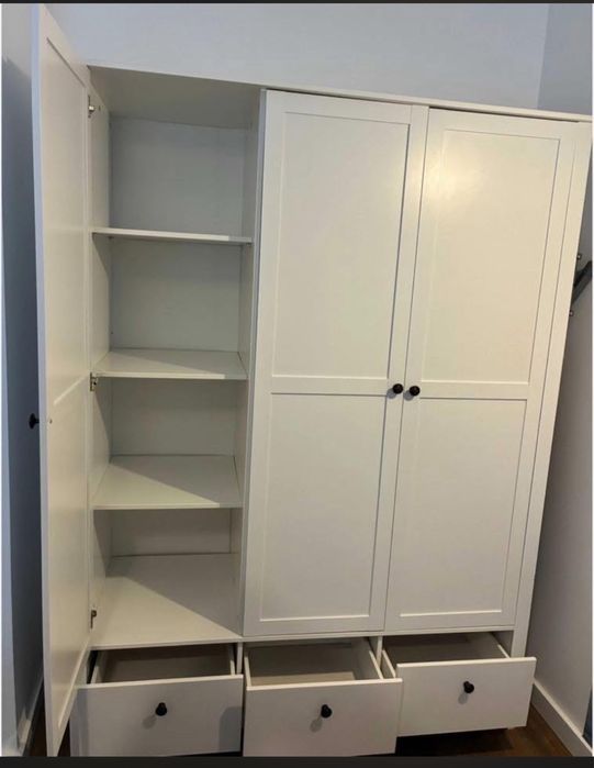 Vand dulap Jysk , 3 usi si 3 seratare, stare buna -500 lei