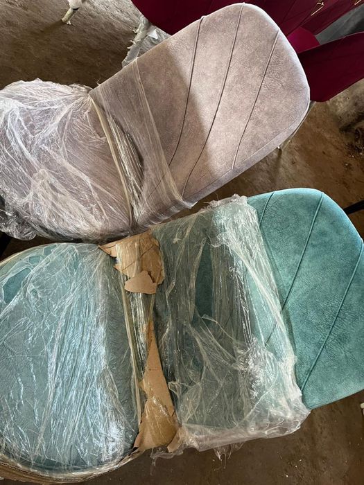 Стол с 8 стульями