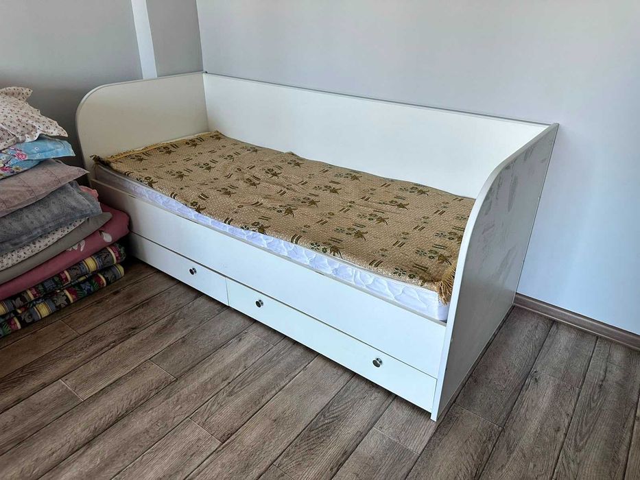 Продам односпальную кровать