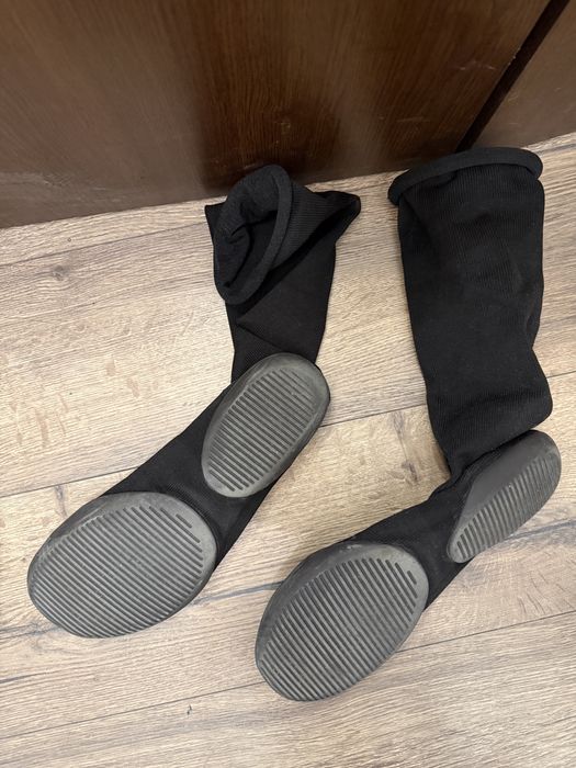 yeezy pods обувки/чорапи