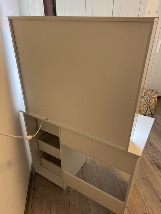 Masa de machiaj cu LED-uri