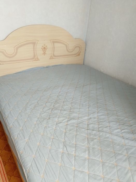 Продам кровать с матрасом