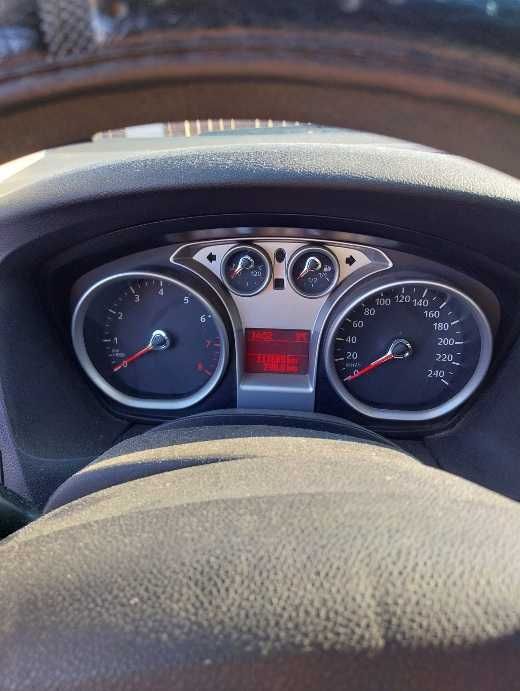 auto ford focus bine intretinut