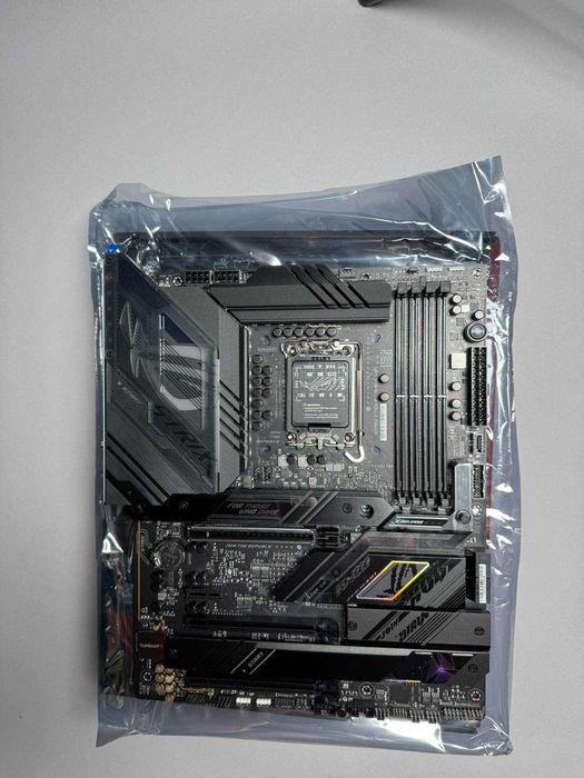 Чисто нова Asus Rog STRIX Z790-F Gaming WIFI DDR5