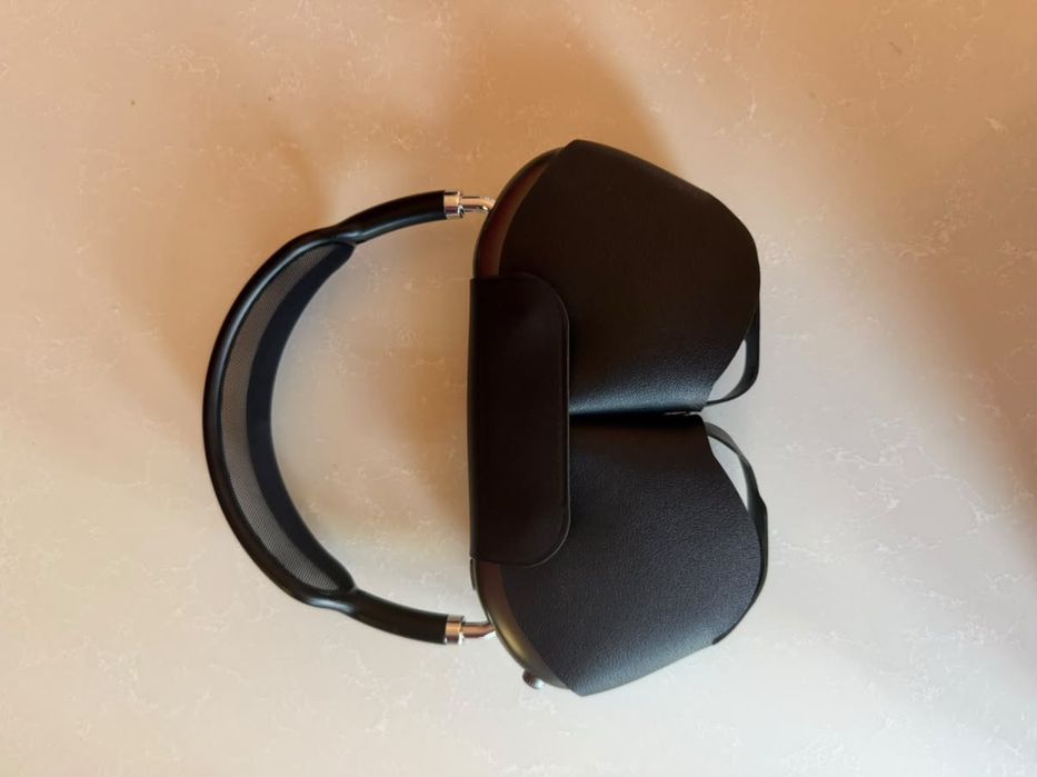 Apple AirPods-Black С компромис на цената.