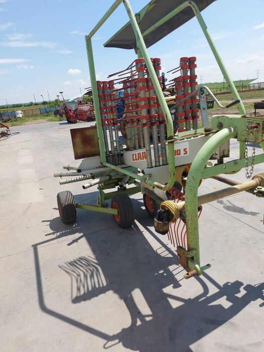 Grebla rotativa Claas Liner deschidere 4.30 metri 13 brate, recent adusa din Italia