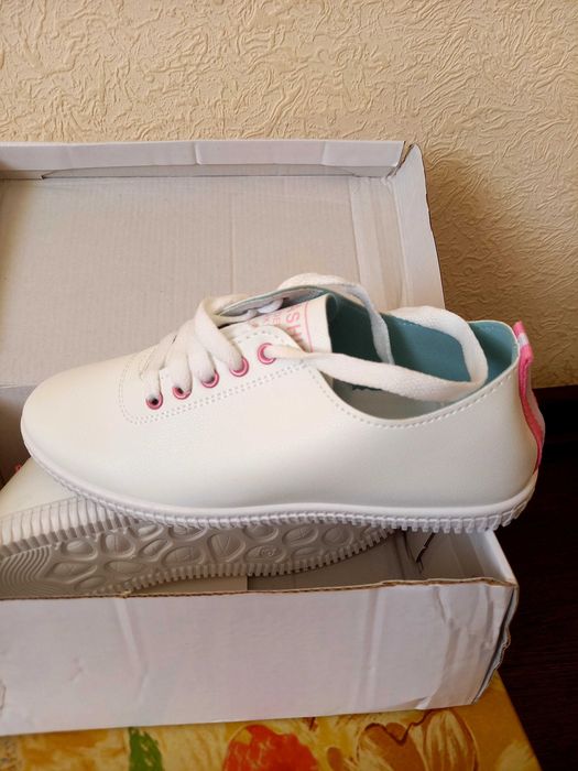 Продам кроссовки.