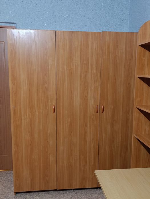 Шкаф (три створки)