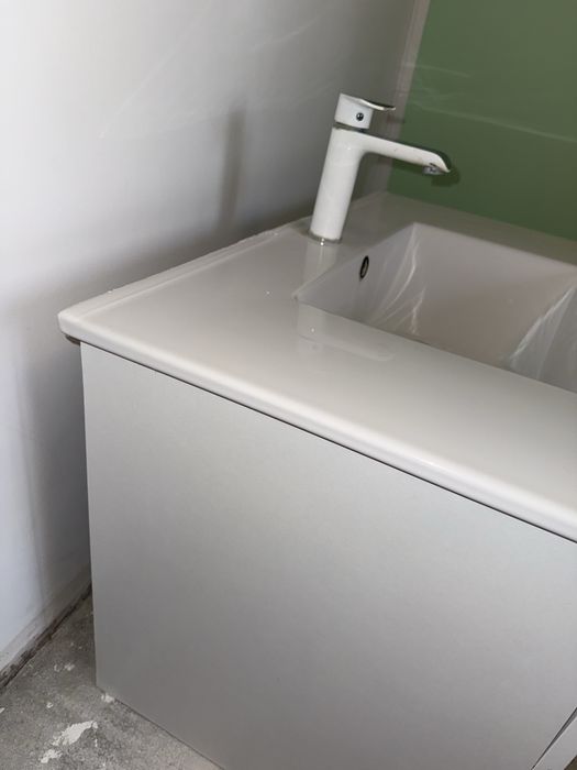 Vand vas toaleta cu rezervor , mobilier baie cu chiuveta si baterie